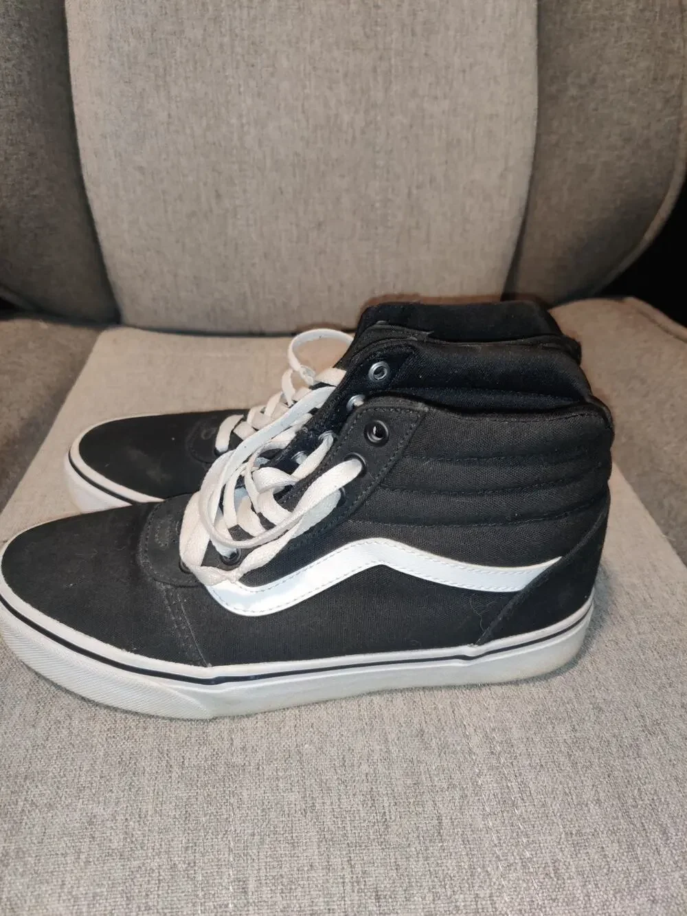 Women's Size 8.5 - VANS Sk8- BLACK/WHITE - EXCELLENT CONDITION